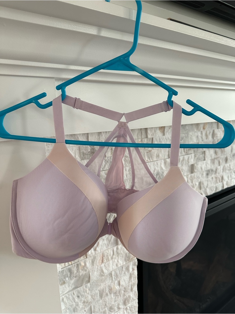 Victoria's Secret Light Lavender & Cream Bra body by Victoria. 38 ddd